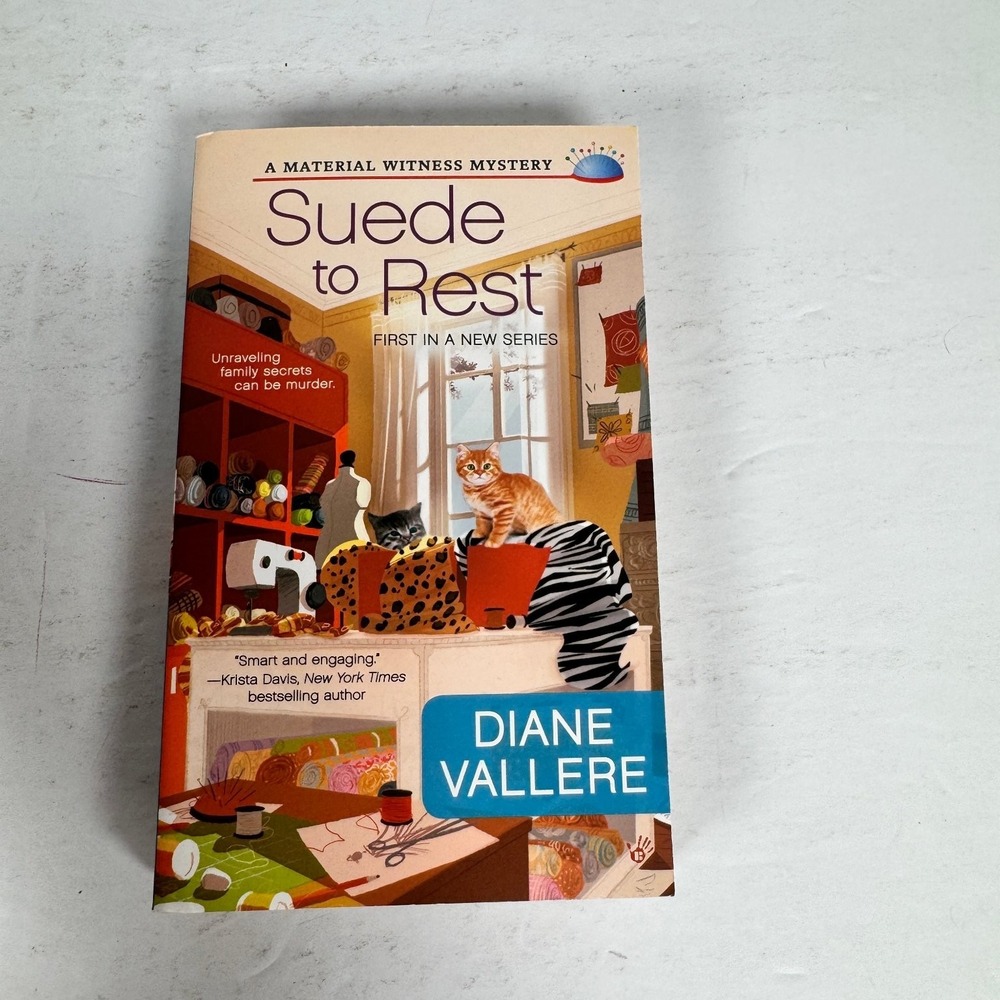 Suede to Rest Diane Vallere 2014‎ First Edition Material Witness Mystery Berkley
